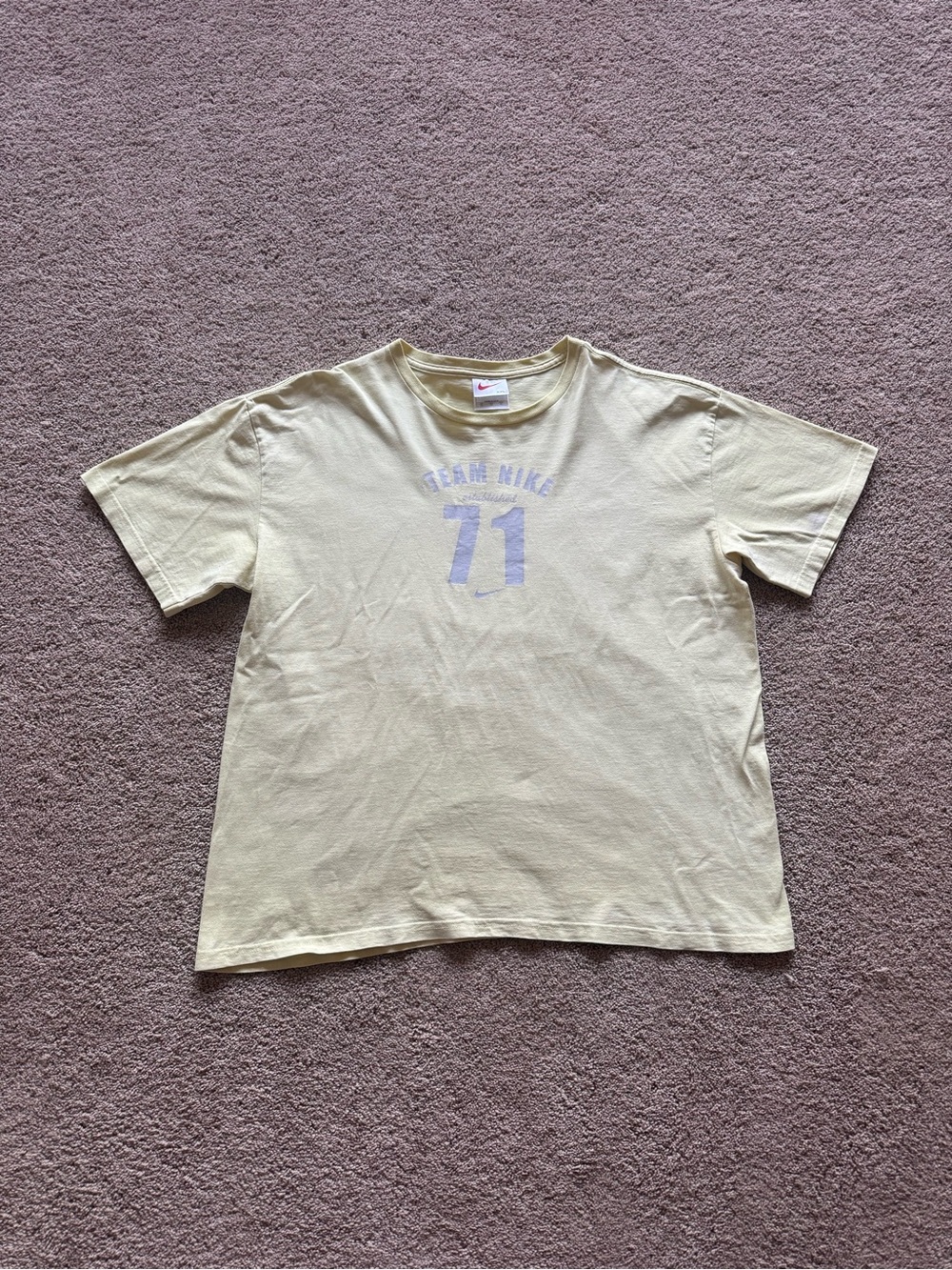 Men’s XL Faded Yellow Y2K Nike Shirt